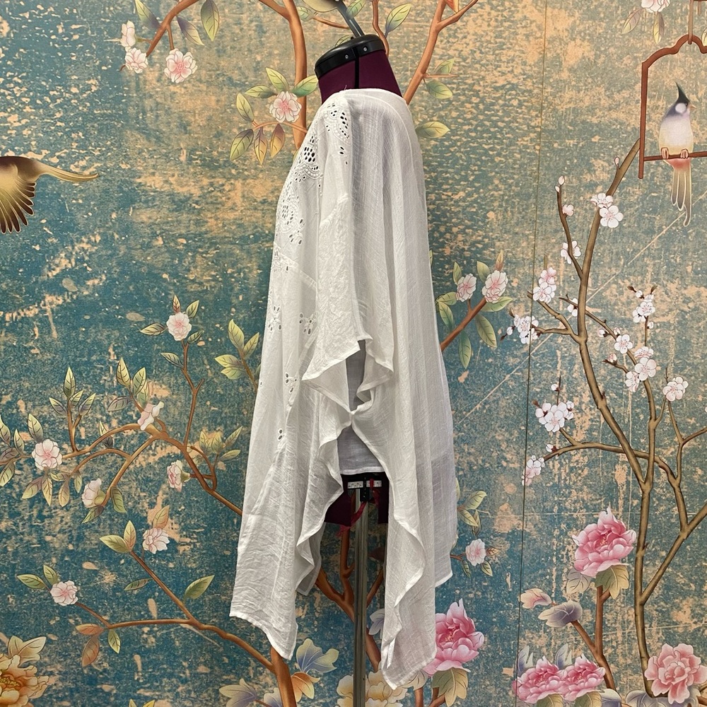 NWT Umgee White Poncho Blouse - Picture 4 of 9